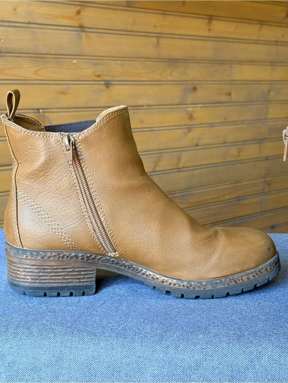 ANDIAMO Kelsey Tan Brown Leather Lug Sole Chelsea Boots Size 7.5